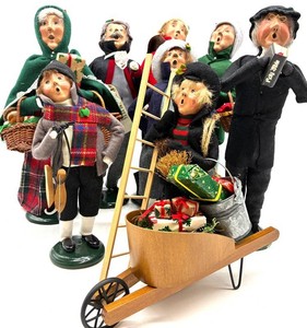 Vintage Byers Choice Christmas Carolers & Accessories (Lot of 9)