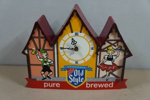 Vintage G Heileman Brewing Company Old Style Beer Light Chalet Clock
