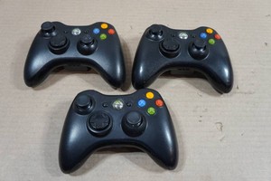3 Microsoft XBOX 360 Wireless Controllers