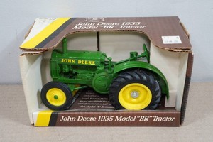 Ertl John Deere 1935 Model BR Tractor 116 Scale Replica