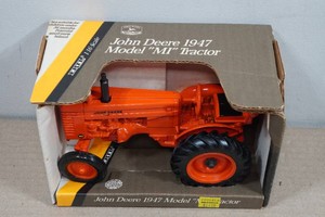 Ertl John Deere 1947 Model MI Tractor 116 Scale Replica