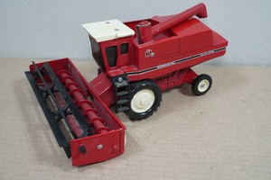 Ertl International Axial-Flow Combine 116 Scale Replica