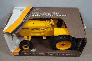 Ertl John Deere 1963 Model 5010I Tractor 116 Scale Replica