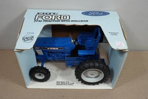 Ertl Ford 7710 Tractor with Roll Bar 116 Scale Replica