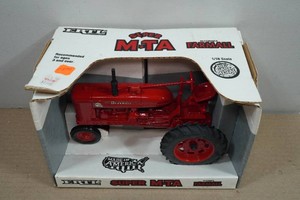 Ertl Farmall Super M-TA Tractor 116 Scale Replica
