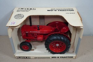 Ertl McCormick WD-9 Tractor 116 Scale Replica