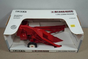 Ertl McCormick 1-PR Corn Picker 116 Scale Replica