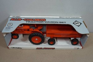 Ertl Allis-Chalmers Tractor Wagon Set 116 Scale Replica