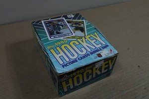 Box of 1990 Topps Hockey Card Packs