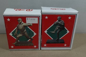 2 Game Giveaway Statues - Jack Morris, Jim Kaat