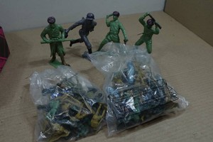 Vintage Plastic Soldiers - Marx Large Scale