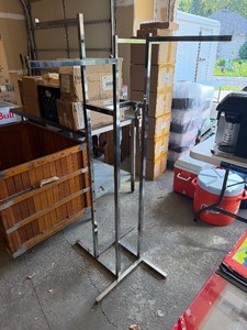 Nice Adjustable Chrome Retail Clothing Display Rack