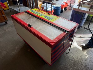 Excellent Working Commercial Top-Loading Vending Freezer