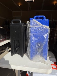 2 Large Commercial Catering Insulated Drink Cooler Dispensers - Cambro &amp Cater Gater