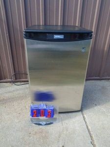 Danby mini fridge. Used condition. Very nice shape. Tested & works. As shown.