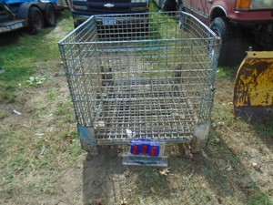 Collapsable wire cage. 48 x 42. Used condition. Heavy duty. As shown.