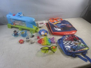 (BR3) Kids Toys Etc, Pair of Safety Glasses and Box of Aveeno