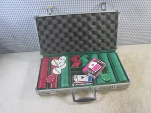 (A-2) Portable Pocker Chip Set in Aluminum Carry Case with Keys