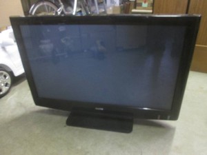 (RM2) Sanyo DP422740 42 Television - Works  No Remote