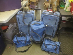 (EW5) 5-Piece Gloria Vanderbilt Travel Bag Set