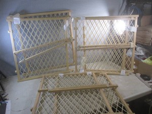 (BR2) 3 Wood Adjustable Door Gates
