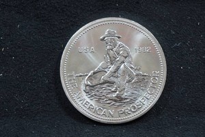 1982 Engelhard American Prospector 1 Ounce Silver Coin