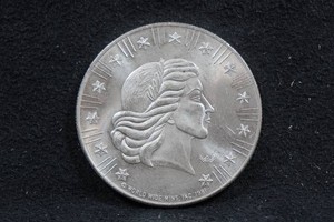 1981 World Wide Mint 1 Ounce Silver Coin