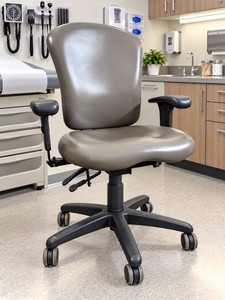 MSRP $800 OFFICE MASTER ERGONOMIC TASK CHAIR, 300 LB CAPACITY, PREMIUM GUNMETAL LEATHER-LIKE UPHOLSTERY, THICK CONTOURED CUSHIONS, ADJUSTABLE SEAT HEIGHTDEPTH, BACK HEIGHT &amp TILT, ADJUST PADDED ARMS, SOFT CASTERS, COMMERCIAL GRADE GREAT CONDITION