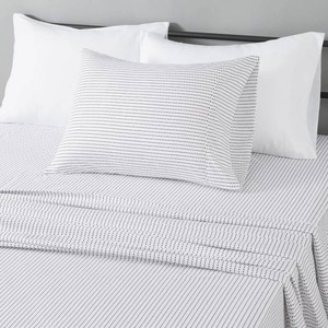 Amazon Basics Lightweight Microfiber 3-Piece Bed Sheet Set, Twin XL, Plum, Printed