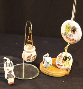 Vintage Southwest Ceramic Pottery Ornaments (Lot of 5)