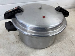 Aluminum stovetop pressure cooker