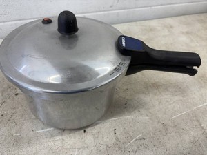 Aluminum stovetop pressure cooker