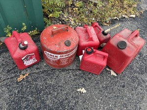 6 Gas cans