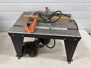 Craftsman Router Table with Router