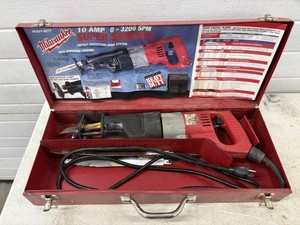 Milwaukee Super Sawzall with case