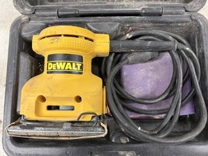 Dewalt Sander with Case