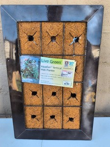 Live Green Vertical Wall Planter