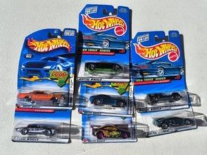 9 Hot Wheels Cars