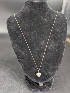 14K Gold Necklace & Heart-Shaped Floral Pendant