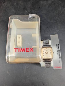 Timex Quartz Watch With INDIGLO Night-Light