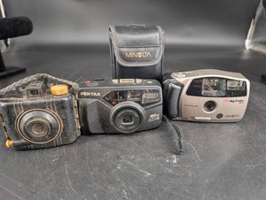 Vintage Pentax 10 Zoom, Minolta Big Finder & Brownie Cameras (Lot of 3)