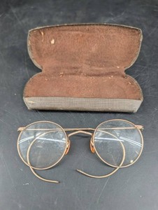 Round Wire-Rim Eyeglasses With Fitted Case