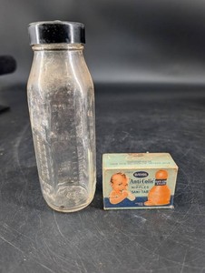 Vintage Davol Anti-Colic Baby Bottle & Nipple Box