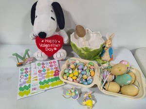 Beatrix Potter Planter & Asst EasterValentines Decor
