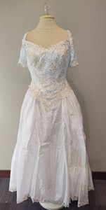 TC Originals Beaded White Wedding Dress wVeil (Size 12)