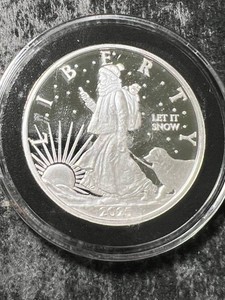 HALF TROY OZ .999 FINE SILVER HAPPY HOLIDAYS ROUND IN AIRTITE