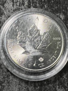 2015 CANADIAN MAPLE LEAF 1 TROY OZ .9999 FINE SILVER IN AIRTITE