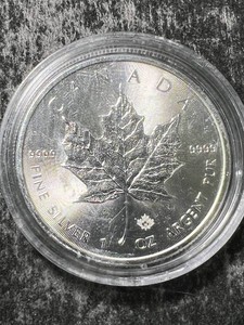 2015 CANADIAN MAPLE LEAF 1 TROY OZ .9999 FINE SILVER IN AIRTITE