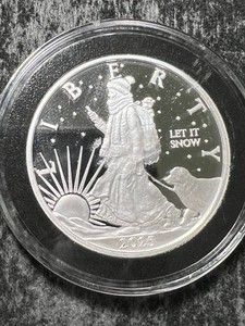 HALF TROY OZ .999 FINE SILVER HAPPY HOLIDAYS ROUND IN AIRTITE