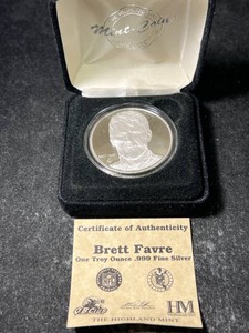 1 TROY OZ .999 FINE SILVER BRETT FAVRE ROUND IN BOX